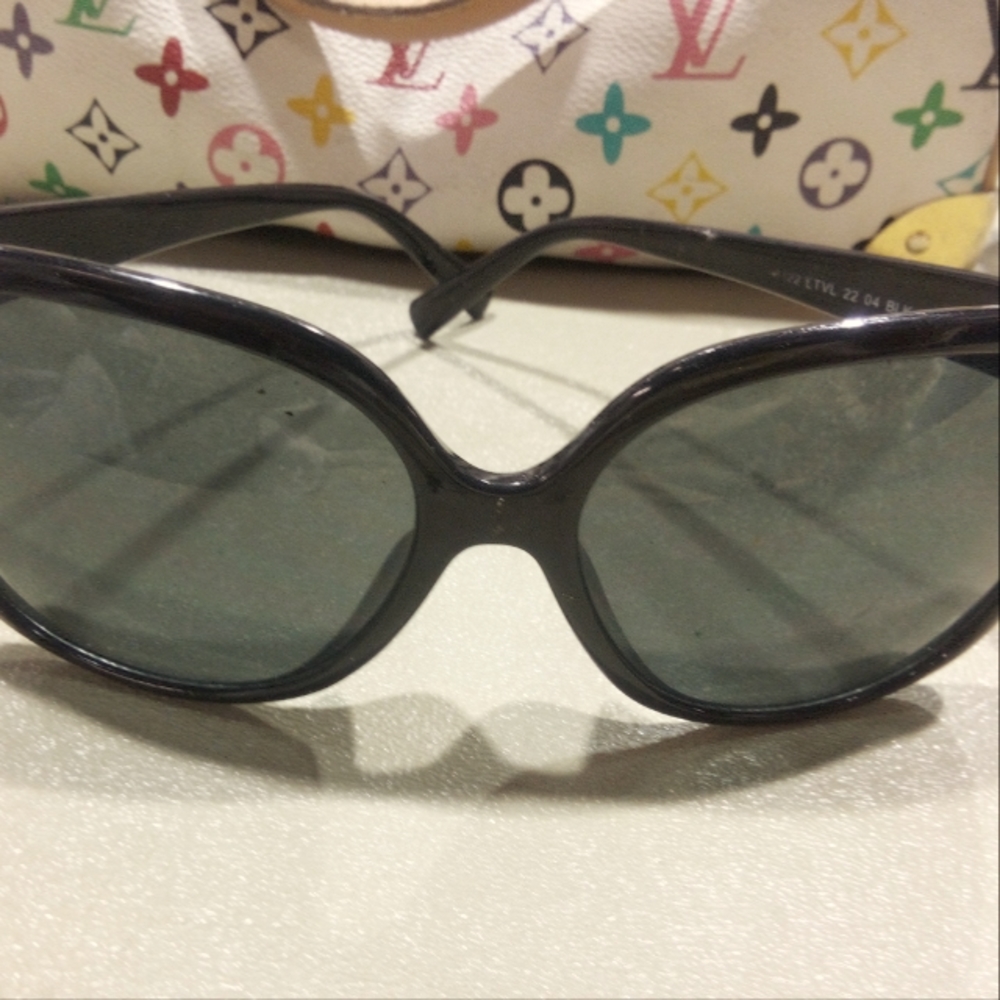 Black sunglasses